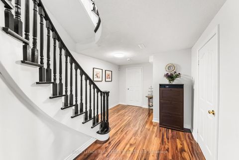 Photo 36 at 27 Savoy Crescent, Beverley Glen, Vaughan