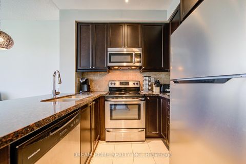 Photo 10 at 322 - 2396 Major Mackenzie Drive, Maple, Vaughan