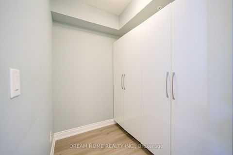 Photo 17 at 322 - 2396 Major Mackenzie Drive, Maple, Vaughan