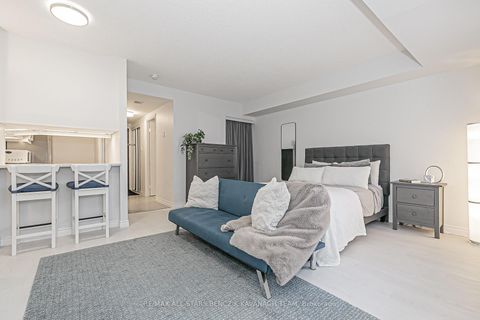 Photo 3 at 1712 - 711 Bay Street, Bay Street Corridor, Toronto