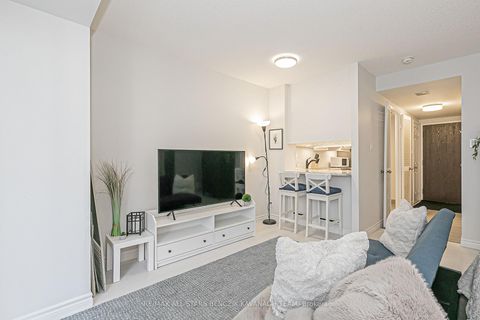 Photo 4 at 1712 - 711 Bay Street, Bay Street Corridor, Toronto