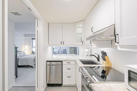 Photo 7 at 1712 - 711 Bay Street, Bay Street Corridor, Toronto