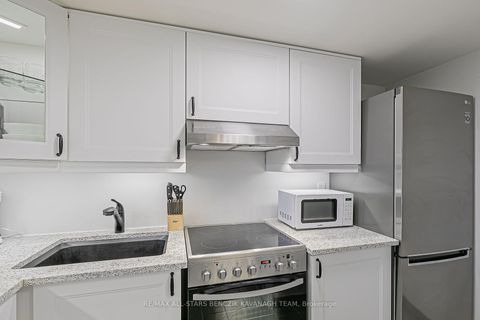 Photo 8 at 1712 - 711 Bay Street, Bay Street Corridor, Toronto