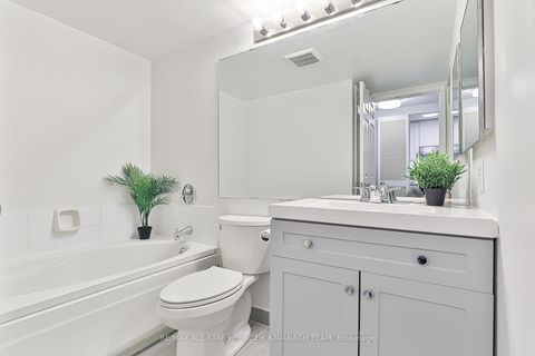 Photo 10 at 1712 - 711 Bay Street, Bay Street Corridor, Toronto