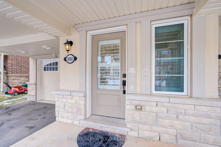 Photo 3 at 3081 Harebell Gate, GO Glenorchy, Oakville