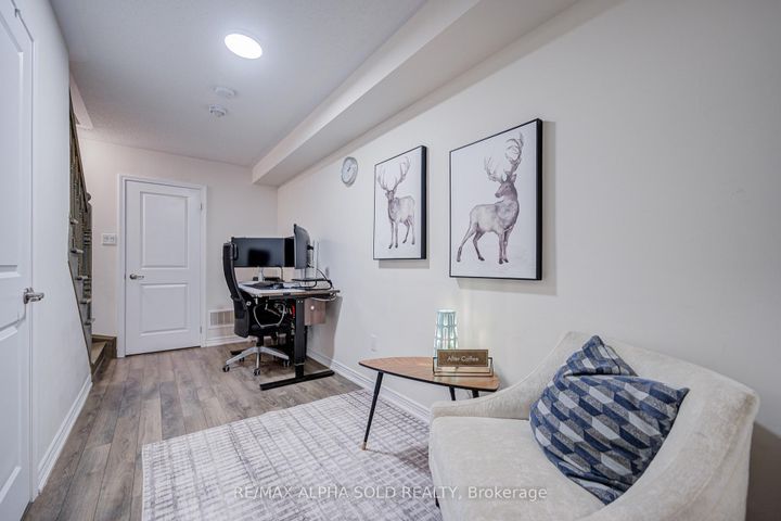 Photo 7 at 3081 Harebell Gate, GO Glenorchy, Oakville