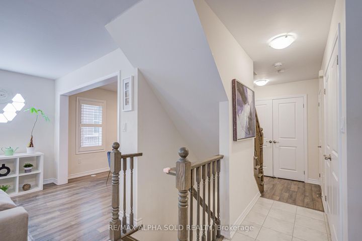 Photo 12 at 3081 Harebell Gate, GO Glenorchy, Oakville