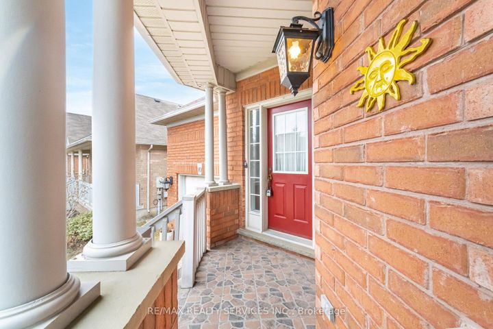 Photo 2 at 10 Orchard Park Gate, Wellington, Brampton