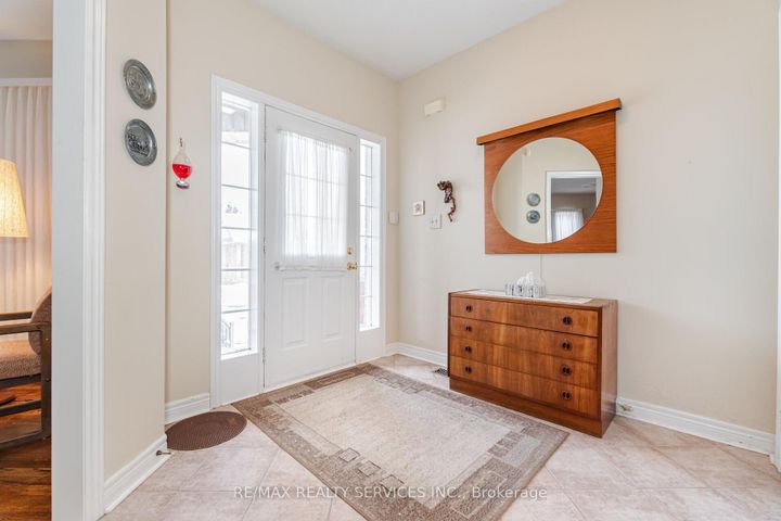 Photo 3 at 10 Orchard Park Gate, Wellington, Brampton