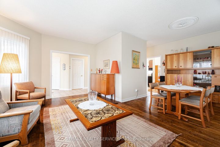 Photo 9 at 10 Orchard Park Gate, Wellington, Brampton