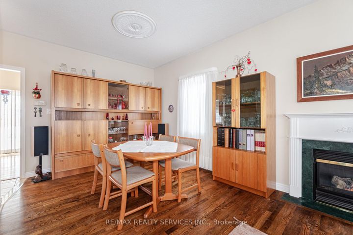 Photo 11 at 10 Orchard Park Gate, Wellington, Brampton