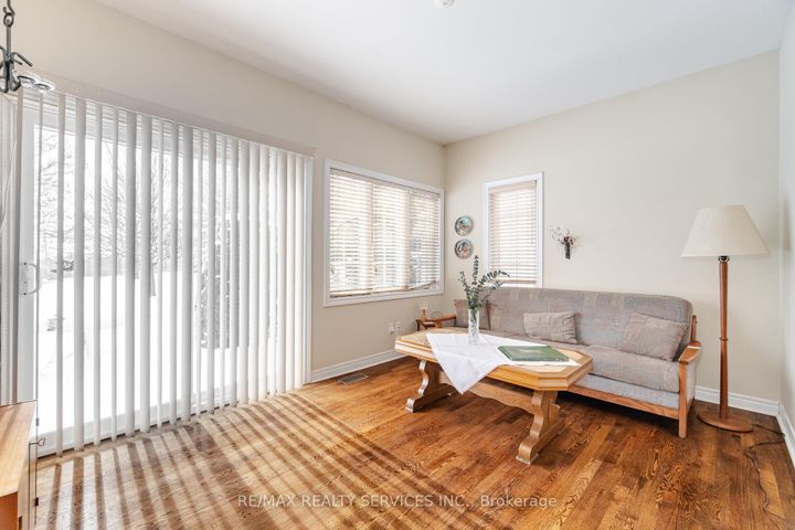 Photo 14 at 10 Orchard Park Gate, Wellington, Brampton