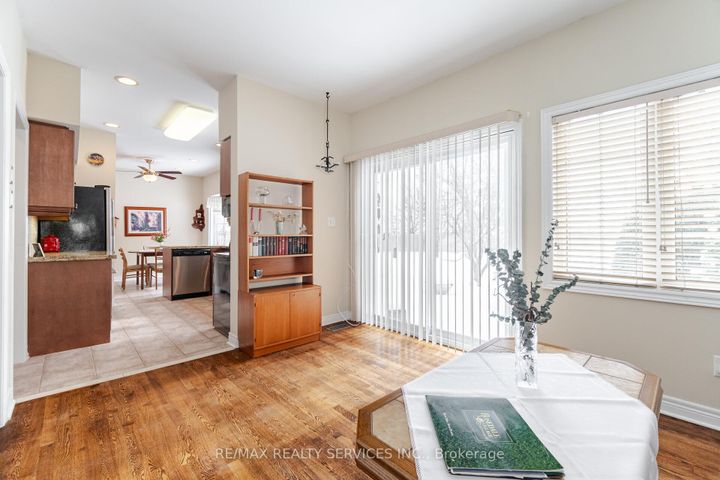 Photo 15 at 10 Orchard Park Gate, Wellington, Brampton