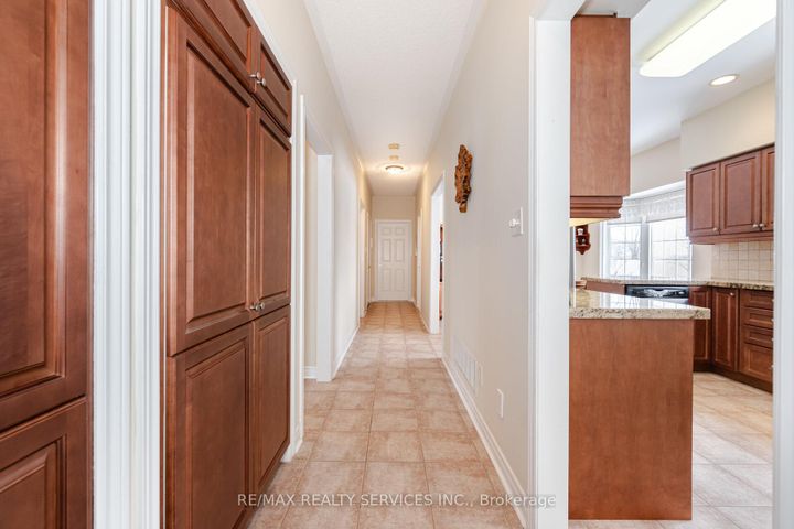 Photo 21 at 10 Orchard Park Gate, Wellington, Brampton