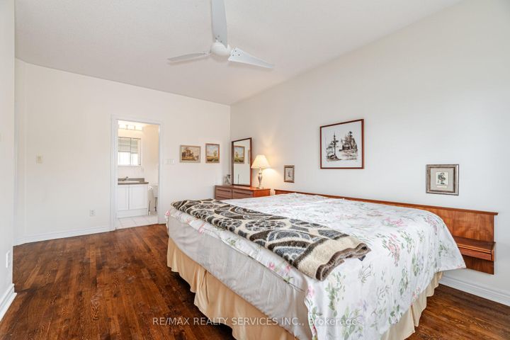 Photo 23 at 10 Orchard Park Gate, Wellington, Brampton