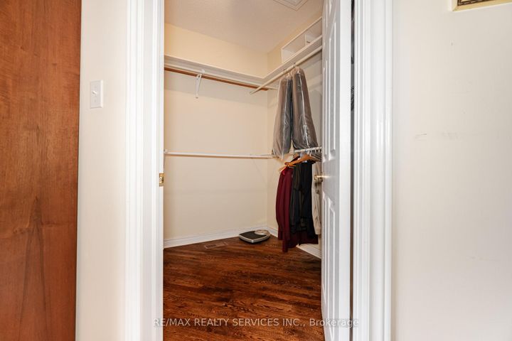 Photo 26 at 10 Orchard Park Gate, Wellington, Brampton