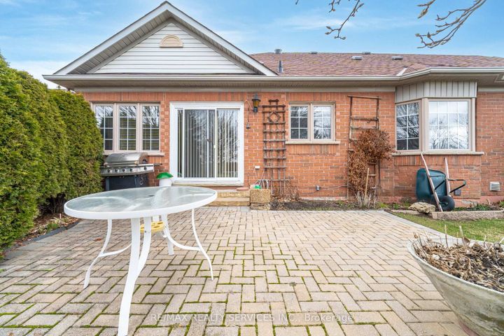 Photo 37 at 10 Orchard Park Gate, Wellington, Brampton