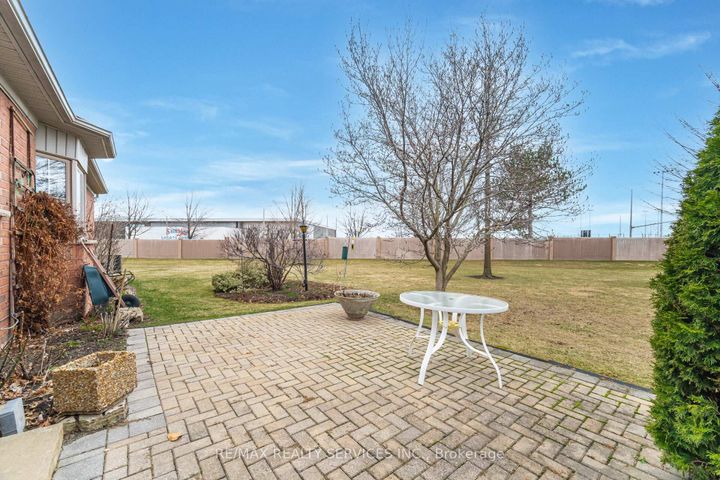 Photo 39 at 10 Orchard Park Gate, Wellington, Brampton