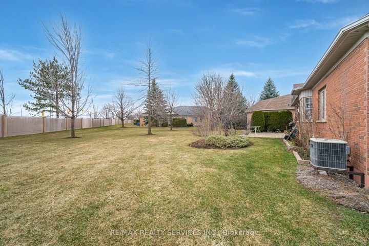 Photo 40 at 10 Orchard Park Gate, Wellington, Brampton