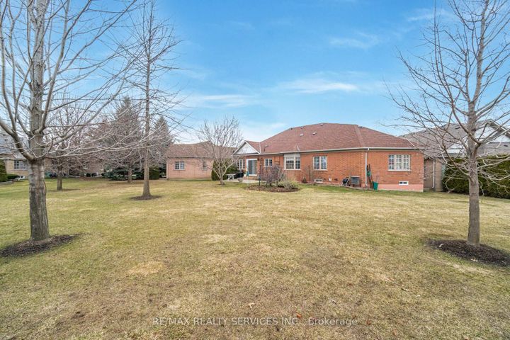 Photo 41 at 10 Orchard Park Gate, Wellington, Brampton