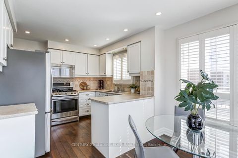 Photo 11 at 10 EMPSON Court, South West, Ajax