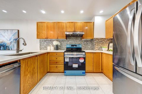 Photo 8 at 130 Morningview Trail, Rouge E11, Toronto