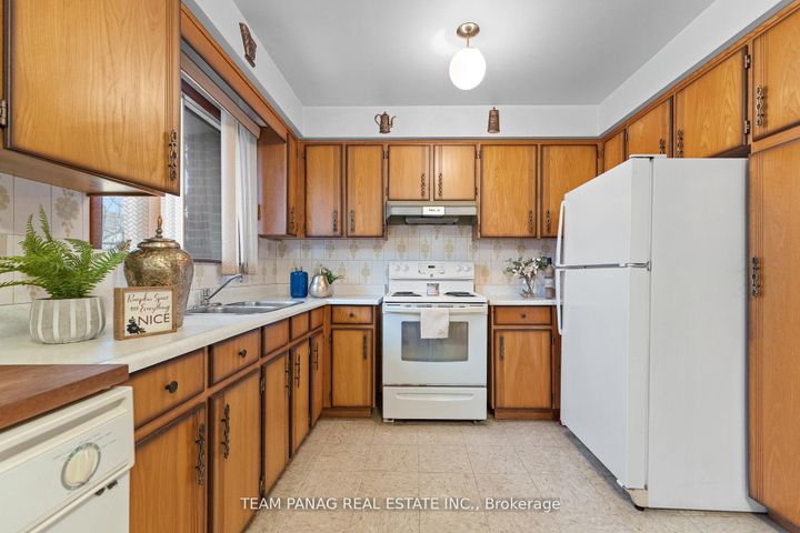 Photo 14 at 7700 Netherwood Road, Malton, Mississauga