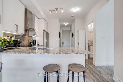 Photo 13 at 911A - 9608 Yonge Street, North Richvale, Richmond Hill