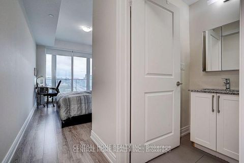 Photo 16 at 911A - 9608 Yonge Street, North Richvale, Richmond Hill