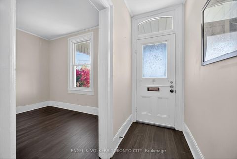 Photo 2 at 52 Parkside Drive, Queen's Park, Barrie