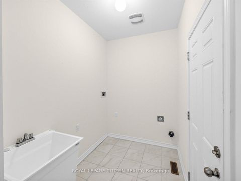 Photo 14 at 10 Wayne Allison Drive, Sutton & Jackson's Point, Georgina