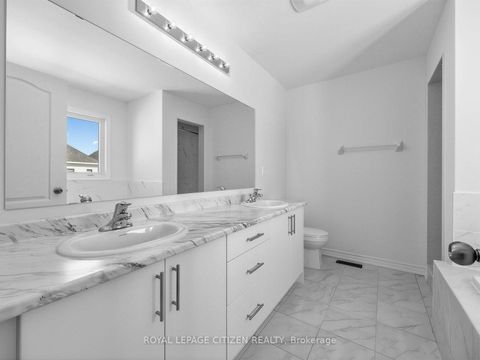 Photo 25 at 10 Wayne Allison Drive, Sutton & Jackson's Point, Georgina