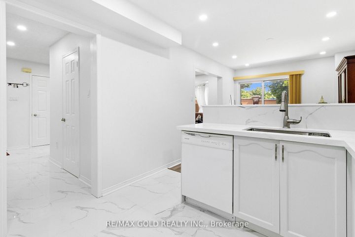 Photo 3 at 40 Blue Spruce Street, Wellington, Brampton