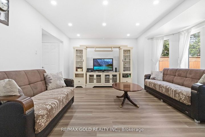 Photo 4 at 40 Blue Spruce Street, Wellington, Brampton