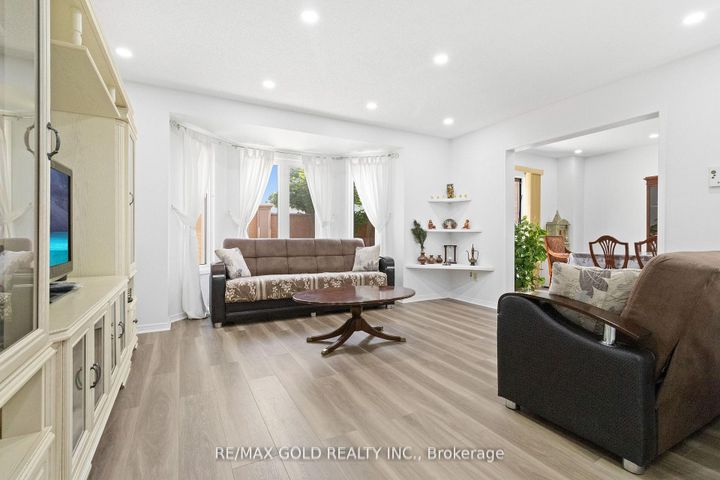 Photo 5 at 40 Blue Spruce Street, Wellington, Brampton