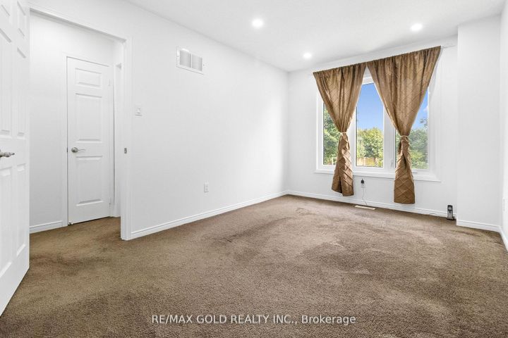 Photo 16 at 40 Blue Spruce Street, Wellington, Brampton