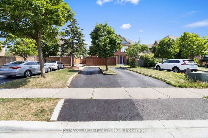 Photo 24 at 40 Blue Spruce Street, Wellington, Brampton