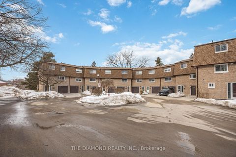 Photo 2 at 40 - 671 Huntingwood Drive, Sullivan, Toronto