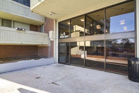 Photo 4 at Ph18 - 5 Massey Square, Crescent Town, Toronto