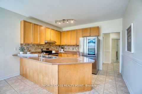 Photo 11 at 3 Hesham Drive, Brooklin, Whitby