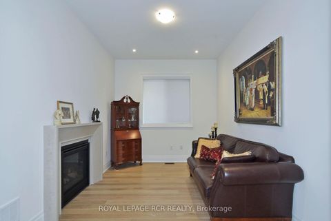 Photo 9 at 200 Silver Creek Drive, Vellore Village, Vaughan