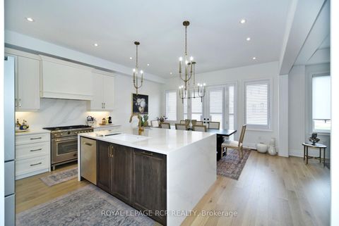 Photo 11 at 200 Silver Creek Drive, Vellore Village, Vaughan