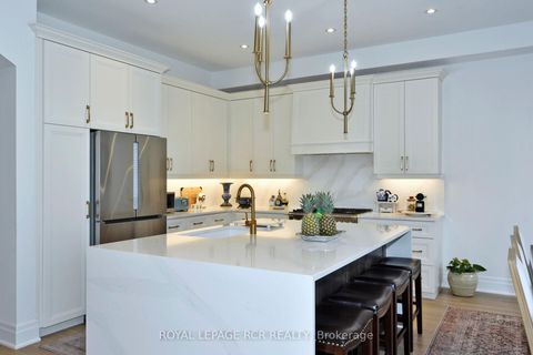 Photo 14 at 200 Silver Creek Drive, Vellore Village, Vaughan