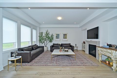 Photo 20 at 200 Silver Creek Drive, Vellore Village, Vaughan