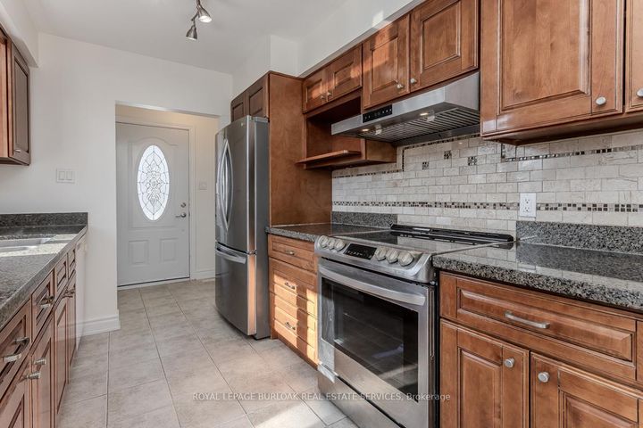 Photo 5 at 1294 Napier Crescent, CP College Park, Oakville