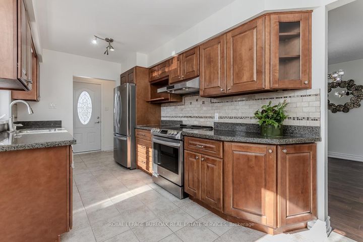 Photo 7 at 1294 Napier Crescent, CP College Park, Oakville