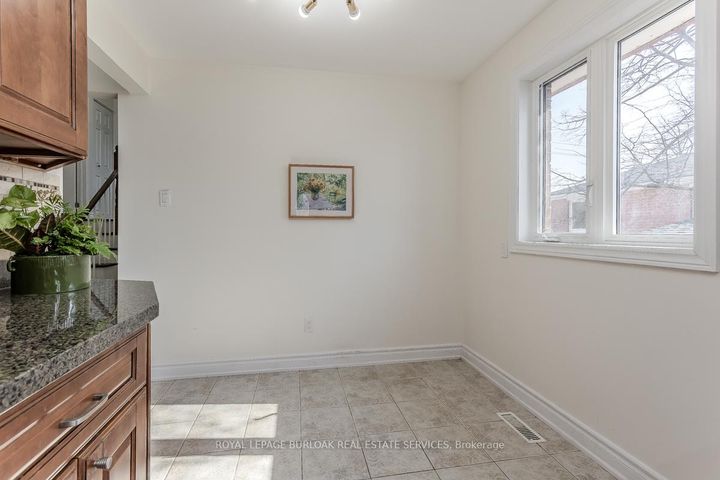 Photo 8 at 1294 Napier Crescent, CP College Park, Oakville