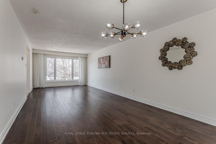 Photo 10 at 1294 Napier Crescent, CP College Park, Oakville