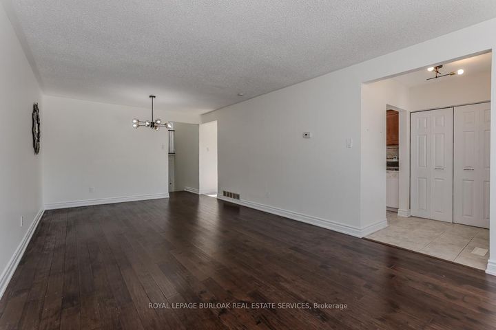 Photo 14 at 1294 Napier Crescent, CP College Park, Oakville