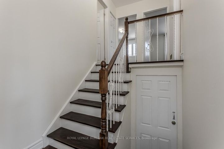 Photo 18 at 1294 Napier Crescent, CP College Park, Oakville